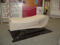 Sitz-/ Liegeobjekt aus wei&szlig;-grauem Sandstein (Hahnbruch) C60 geschliffen/ frei vom Hieb. Ma&szlig;e: 2,00x60x60 (Meisterst&uuml;ck 2009)