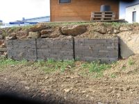 Steink�rbe (Gabionen) gef�llt mit Krensheimer Muschelkalk Plattensteinen