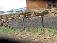 Steink�rbe (Gabionen) mit integrierten Trockenpflanzen